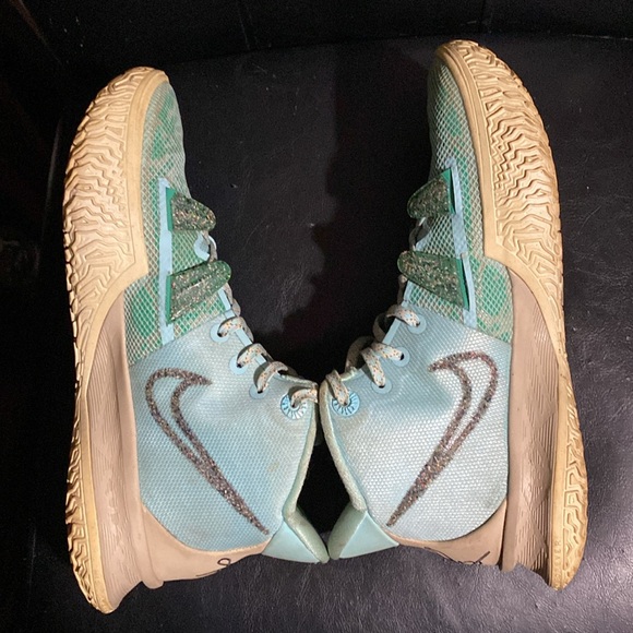 Men’s Kyries Size 8 - Picture 5 of 7